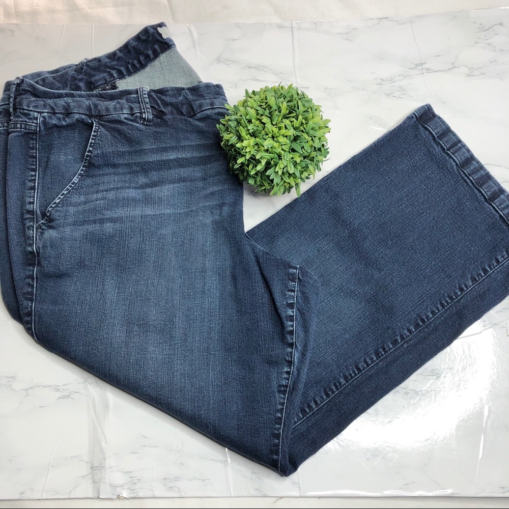 Torrid slim/ straight leg jeans, short length